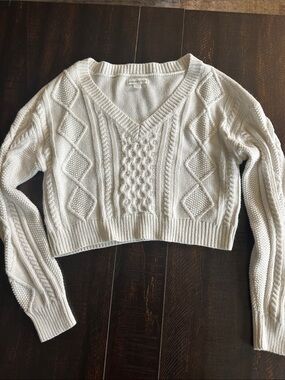Aeropostale Ivory Cable Knit V-Neck Cropped Sweater